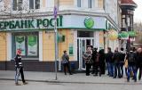Радикалы пообещали закрыть все банки РФ в Украине