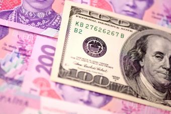 НБУ на 7 ноября укрепил курс гривны к доллару до 25,58