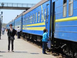 &laquo;Укрзалізниця&raquo; відновлює попередній продаж квитків на поїзди до Криму