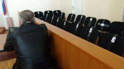 Руководителя-контрактника можно уволить и во время болезни и во время отпуска