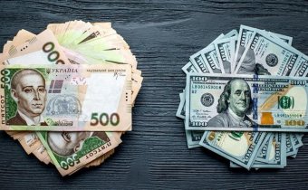 Официальный курс: гривня продолжает обесцениваться