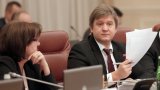 Україна буде продавати частки в держбанках