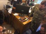 Чиновника Міноборони затримали за хабар у 350 тисяч