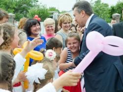 President signs Law on increasing the assistance for disabled children