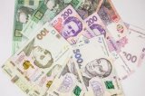 Украинцы стали нести в банки больше денег