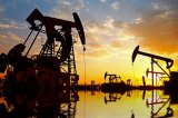 Ціни на нафту знижуються після рекордного зростання напередодні