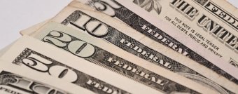 Украинцы увеличили продажу наличной валюты