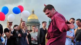 Опрос показал рекордное число счастливых россиян