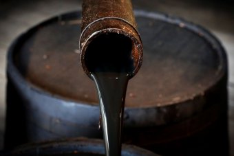 Ціни на нафту зростають: Brent піднялася вище 77 доларів