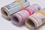 В Украине отменили одни валютные торги и скопили доллар на другие &mdash; курс откатят
