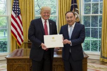 Посол Республіки Казахстан передав Трампу привіт від Назарбаєва