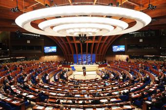 Россия продолжит платить взносы в исключившую ее ПАСЕ