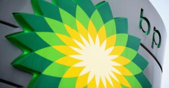 Чистая прибыль британской нефтекомпании BP сократилась почти в 3 раза