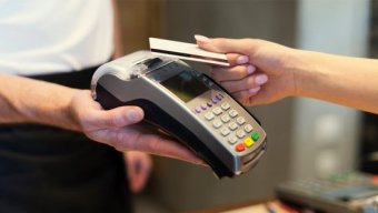 Казахстанцы активно переходят на безналичный расчет