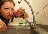 Что делать, если из крана вместо горячей воды течет холодная