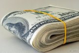 Гривня на межбанке потеряла еще несколько копеек
