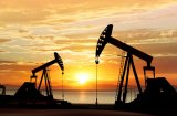 Нафта дорожчає, завершуючи місяць в плюсі