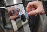 Жетони в київському метро замінять квитки з QR-кодом