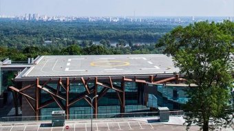 Хто з команди Порошенка став власником вертолітного майданчика Януковича: розслідування