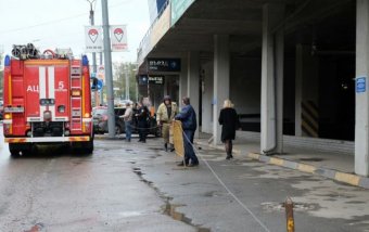 В крупнейших городах России из-за анонимных звонков массово эвакуируют школы, вузы и вокзалы