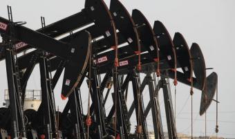 Ціни на нафту знижуються в очікуванні даних щодо запасів в США