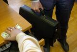 Суддя Олег Дворник виявився &laquo;рішалою&raquo;, тобто посередником в передачі хабарів на суму в 11 тис. $ за що отримав вирок 6 років в'язниці