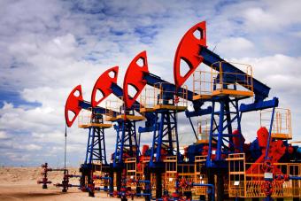Россия сокращает добычу нефти с опережением графика