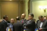 П.Порошенко, у разі своєї перемоги, не збирається усувати А.Яценюка з посади прем'єра