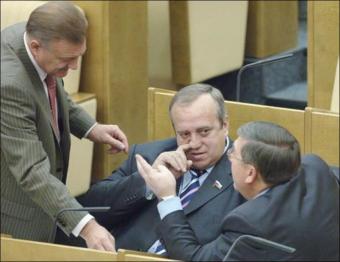 Госдума запрещает переводы денег в Украину