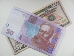 Курс гривні на міжбанку наблизився до позначки 10 грн./дол.