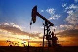 Цены на нефть снижаются после роста накануне