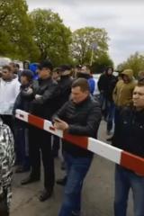 На кордоні зі Словаччиною власники машин з іноземною реєстрацією заблокували автошлях