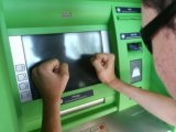 Що робити, якщо банкомат &laquo;зажував&raquo; банківську карту або не видав гроші
