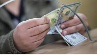 Депутати скасують пенсійний збір при купівлі валюти