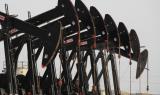 Цены на нефть снижаются в ожидании данных по запасам в США