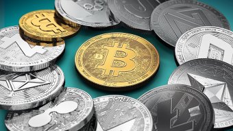 Криптовалюты растут: биткоин держится ниже 10 тысяч долларов